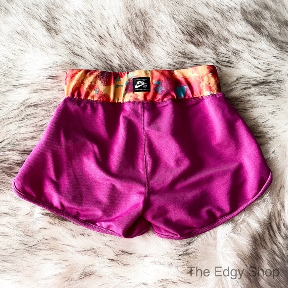 Nike | Skateboarding Athletic Dolphin Hem Shorts - Picture 2 of 7